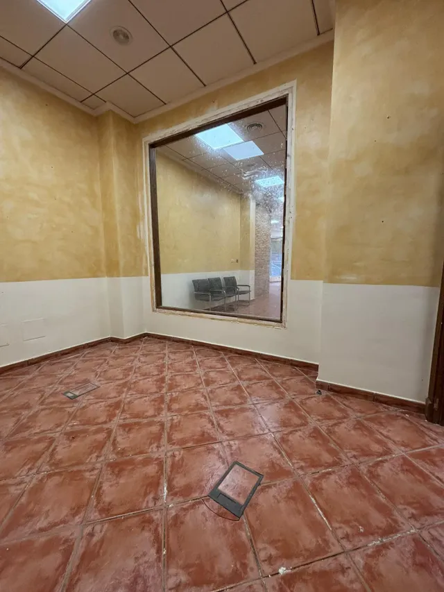 LOCAL COMERCIAL DE 300 m2 – ALQUILER CON OPCIÓN DE COMPRA — 29