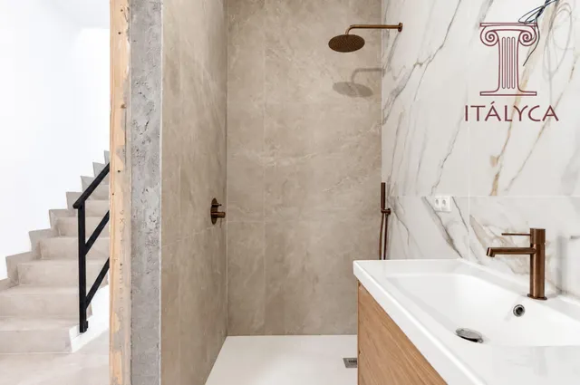 Casa de obra nueva en venta en calle Niño Perdido — 34