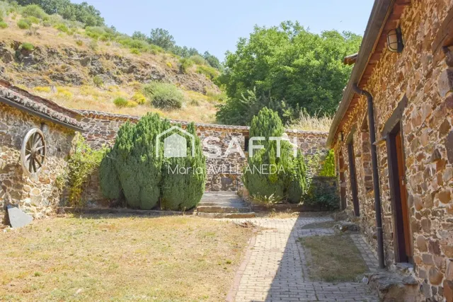 FABULOSA CASA DE PIEDRA TOTALMENTE REFORMADA — 53