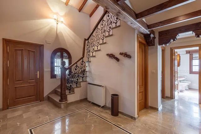 INCREÍBLE CHALET INDEPENDIENTE EN ZONA PRIVILEGIADA — 13