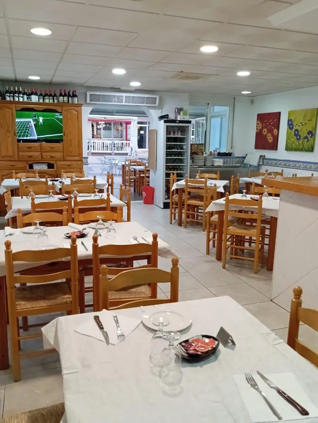 Venta restaurante con licencia de restaurante para entrar ya, y con vivienda en parte superior. — 6