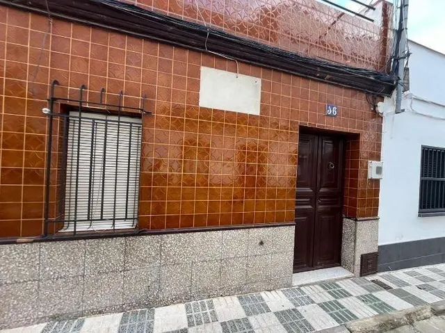SE VENDE casa adosada OKUPA en C Azucena 12 de Cantillana - foto 3