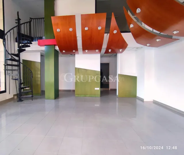 MAGNÍFICO LOCAL COMERCIAL A PIE DE CALLE EN AVDA DE LES GARR