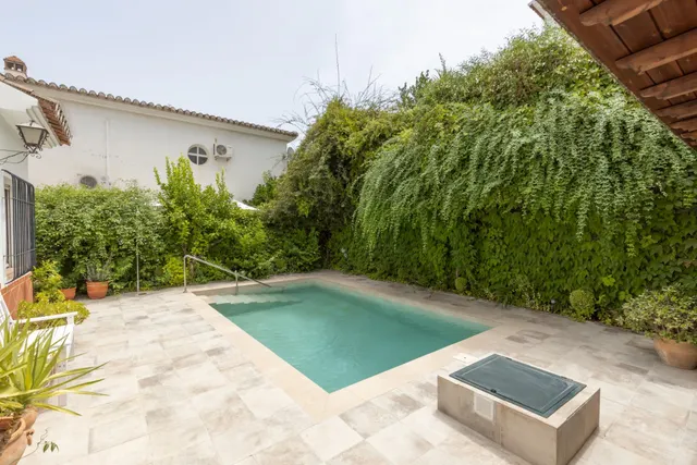 Chalet pareado con piscina, jardín y bonitas vistas a Granada en La Zubia — 46