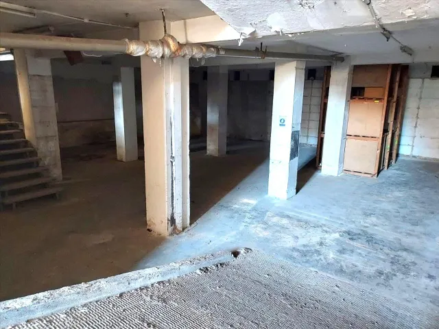 Se vende local de dos plantas en Oviedo — 19