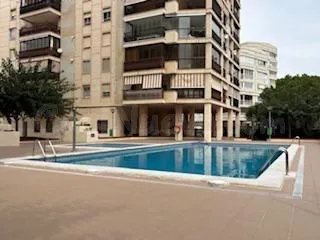Apartamento en Benicàssim de tres dormitorios y piscina en B - foto 4