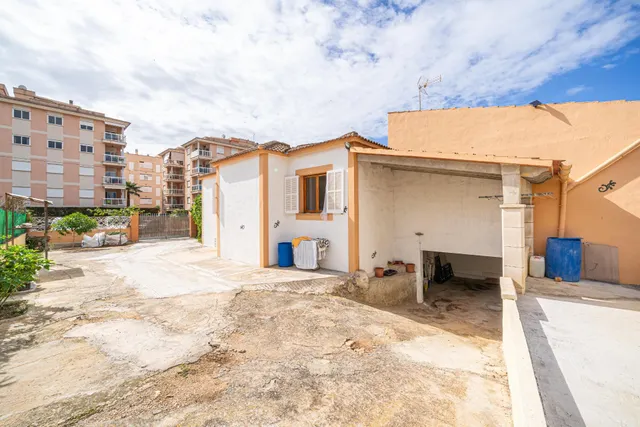 Chalet con amplio jardín y posibilidad de doble vivienda — 35