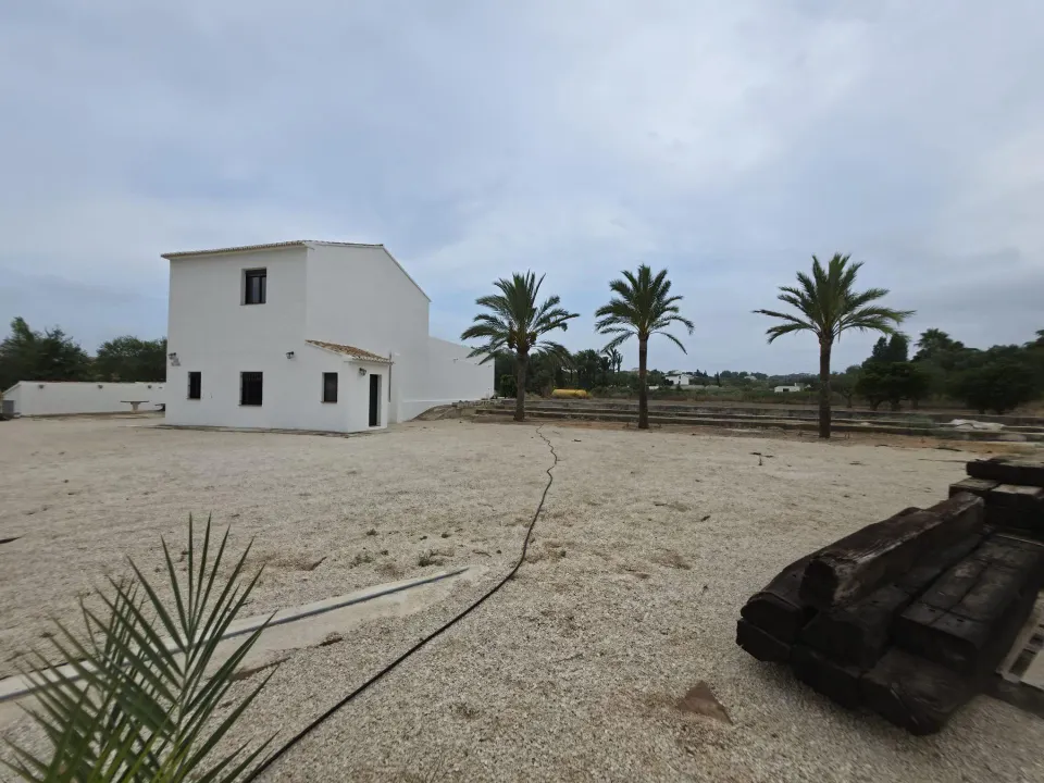 Exclusiva Finca con parcela llana en venta en Teulada - Amplias Posibilidades de Desarrollo