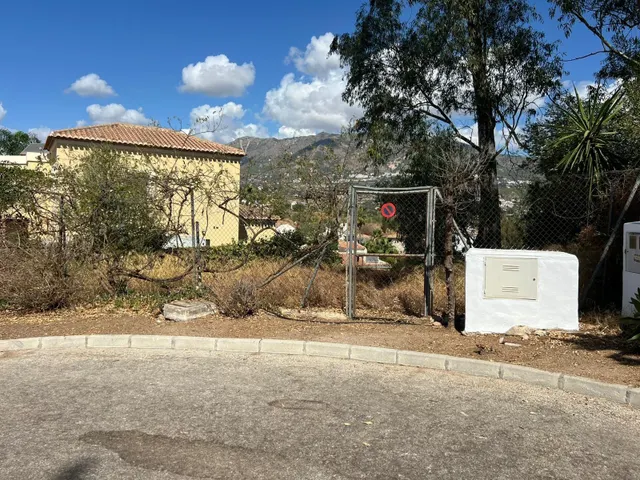 Parcela con Proyecto y Licencia: Villa de Diseño con Vistas Panorámicas al Mar y la Sierra de Mijas — 13