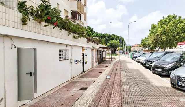 ALQUILER - Local COMERCIAL en la playa de Gandia, en C/La Ra - foto 4