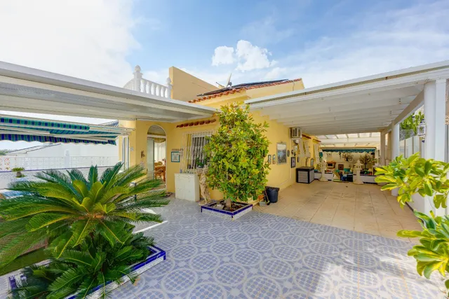 Venta de Villa Independiente con piscina Villamartín Orihuela Costa — 21