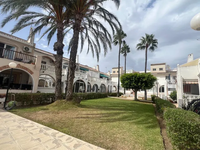 ADOSADO DE 2 habitaciones CON TERRAZA Y PISCINA COMUNITARIA — 24