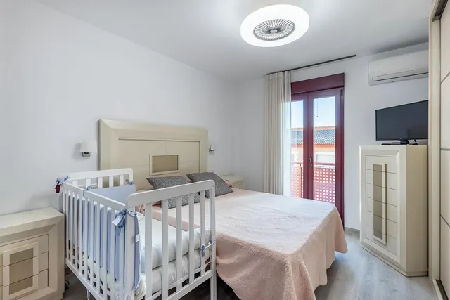 Amplia casa de 182 m2 con patio, gran sótano y a menos de 5 minutos del metro — 16