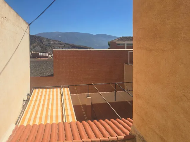 CASA CON GARAJE EN EL CENTRO DE LANJARÓN — 14