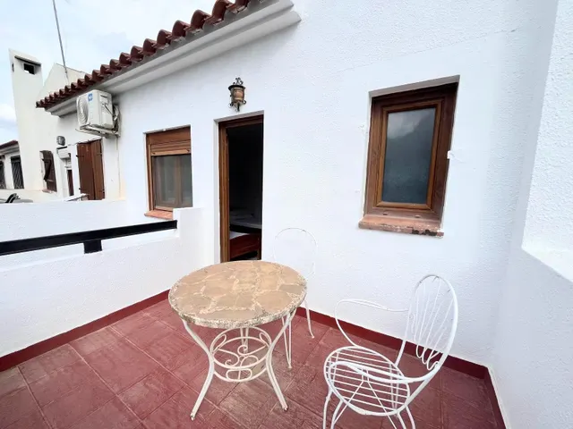 CASA ADOSADA REFORMADA, JARDIN, APARCAMIENTO, PISCINA COMUNITARIA, CHIMENEA, PARCIALMENTE AMUEBLADA — 18