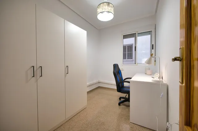 LISTO PARA ENTRAR A VIVIR  ¡TU NUEVO HOGAR TE ESPERA EN REYES CATÓLICOS! PISO 3 DORMITORIOS — 21