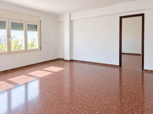 Piso Céntrico en La Senia para Reformar - foto 3