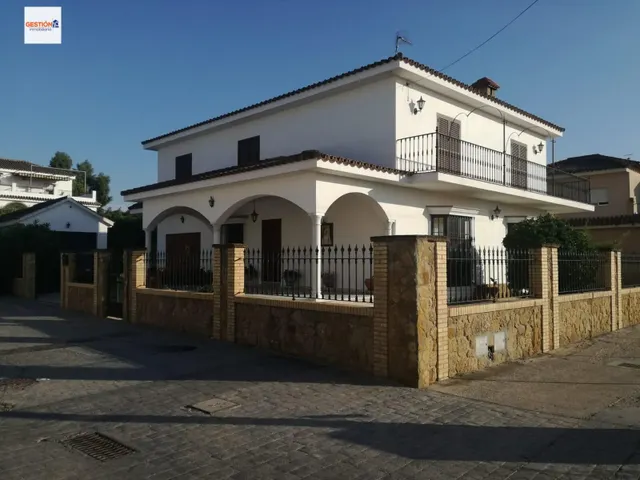 Casa independiente en parcela de 975 m2 con piscina — 11