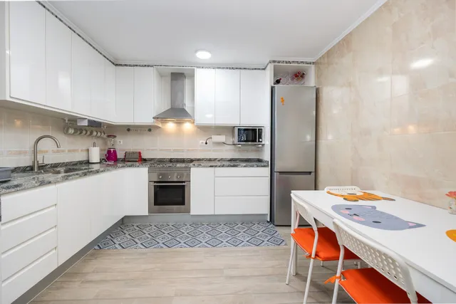 Elegante Propiedad Doble con Vistas al Campo y Acabados de Lujo — 34