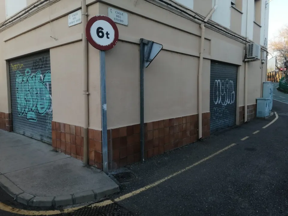 LOCAL APTO PARA GARAJE CON ALTILLO Y PUERTA AUTOMATICA