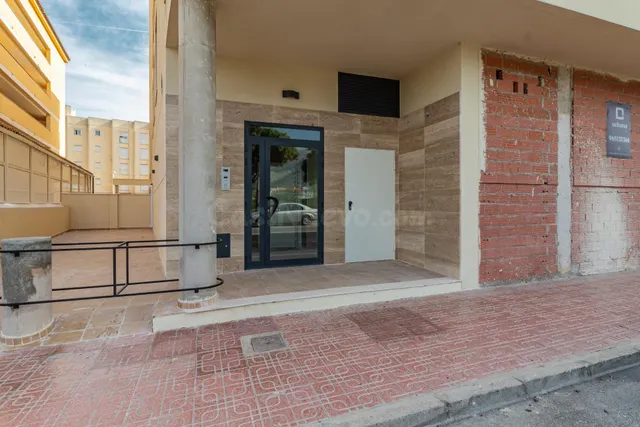PLAZAS DE APARCAMIENTO EN EDIFICIO DE OBRA NUEVA EN OROPESA  - foto 4