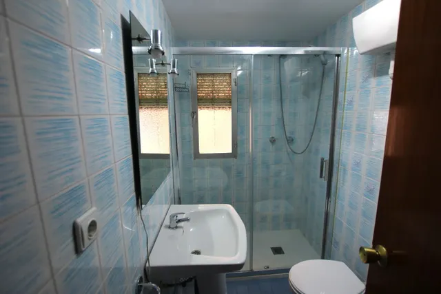 Traumatología (zona). Piso amueblado. 4 dormitorios .2 baños. Estudiantes. Calefacción central — 10
