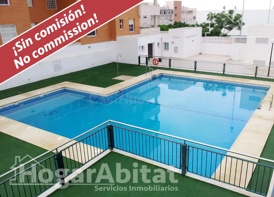 Amplio, moderno y reformado en residencial con terraza, piscina y garaje, todo amueblado
