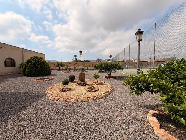 ESPECTACULAR VILLA CON ENCANTO MEDITERRANEO Y ENTORNO ECUEST - foto 3