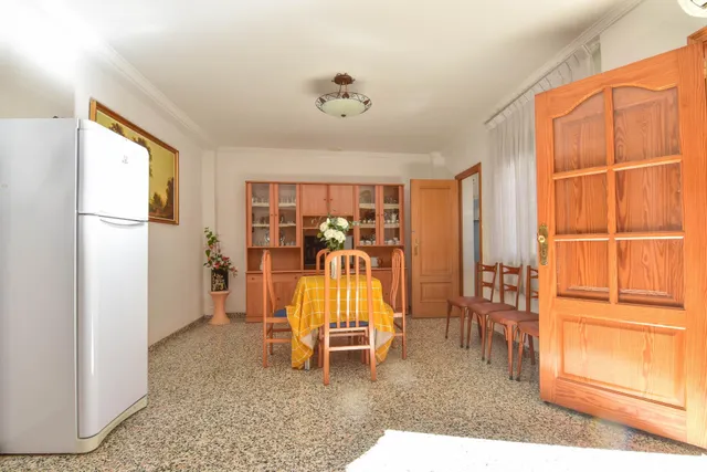 ¡Oportunidad única en Picassent! Casa en buen estado con gran potencial — 6