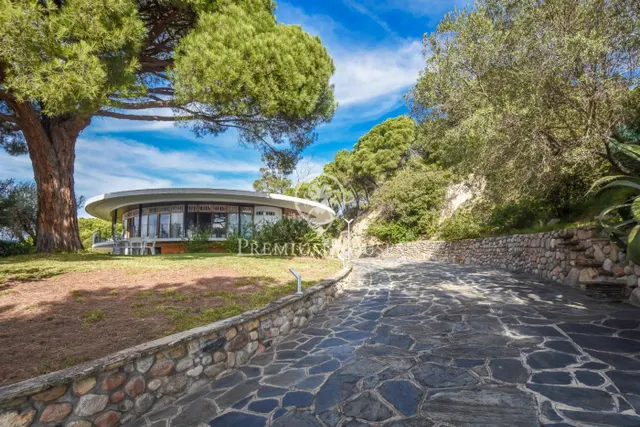 En venta la casa más original y con las mejores vistas de toda la Costa de Barcelona. — 46
