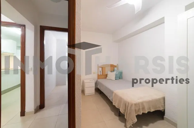 SE VENDE TOTALMENTE REFORMADO LISTO PARA ENTRAR A VIVIR O ALQUILAR — 28