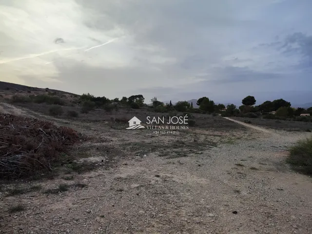 SE VENDE TERRENO EN ASPE. ZONA BIEN COMUNICADA — 3