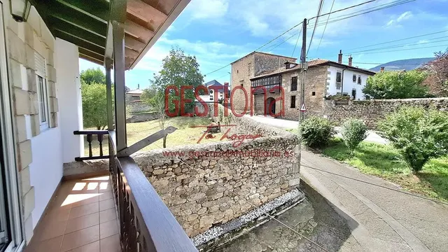 CASA COMPLETAMENTE REFORMADA EN ARENAS DE IGUÑA. — 4