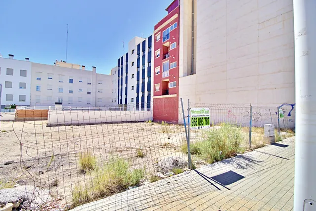 SOLAR URBANO DONDE PUEDES EDIFICAR BAJO + 5 ALTURAS !! — 3