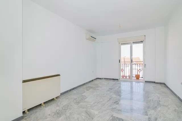 PISO DE 3 habitaciones Y COCHERA EN LA ZUBIA — 21