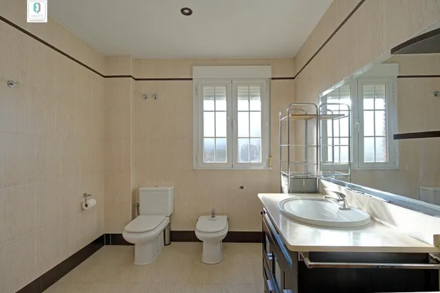ESPECTACULAR CHALET CON PISCINA EN OTURA — 32