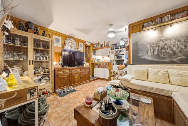 Casa con piscina y gran privacidad en parcela de 1.000 m2 — 35