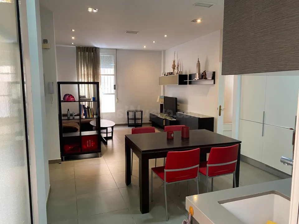 !! PRECIOSA VIVIENDA DE DISEÑO EN EL RAVAL !!