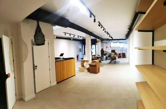 MODERNO LOCAL COMERCIAL — 2