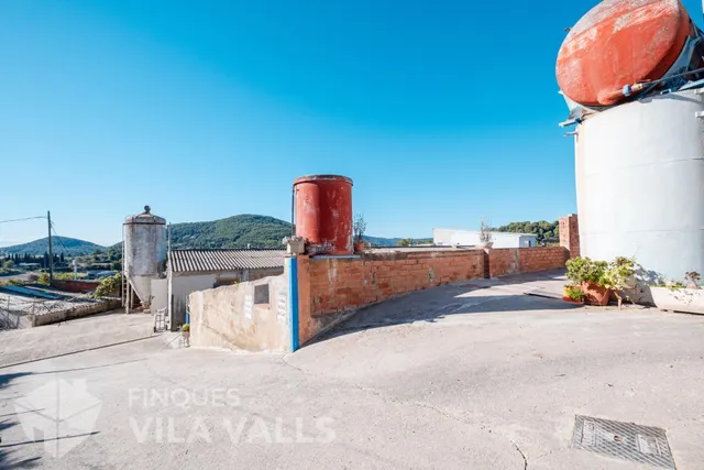 Granja con posibilidad de 2 vivendas.y 1 Ha de terreno — 32