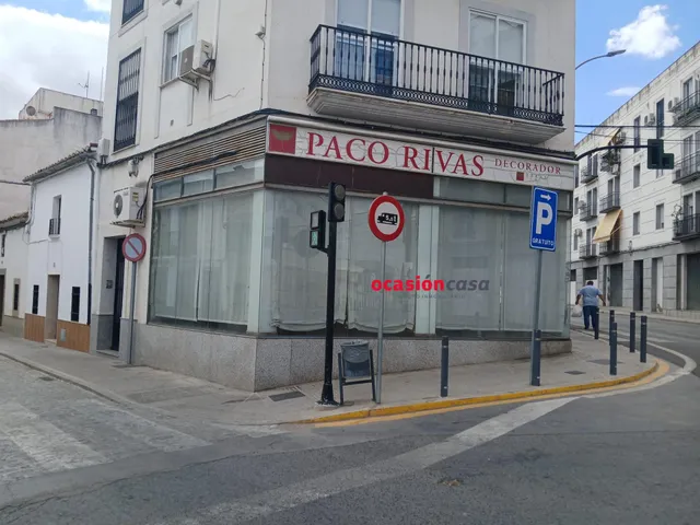 SE VENDE LOCAL COMERCIAL — 4