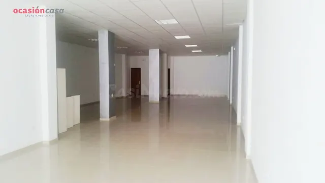 SE  ALQUILA LOCAL COMERCIAL CERCANO A LA PLAZA DE TOROS — 5