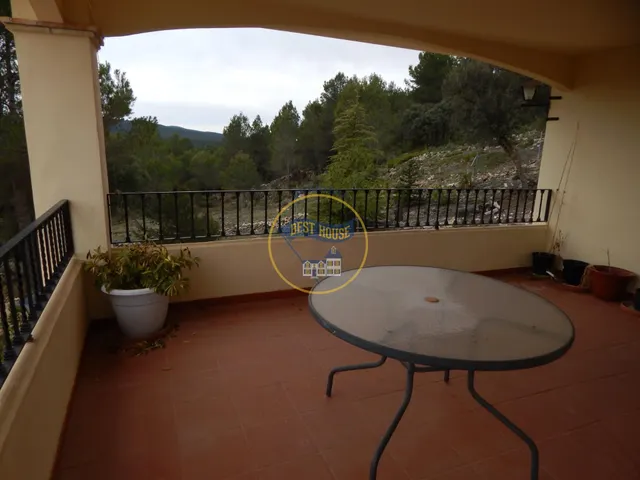 CHALET CON PISCINA Y VISTAS PRIVILEGIADAS. — 21