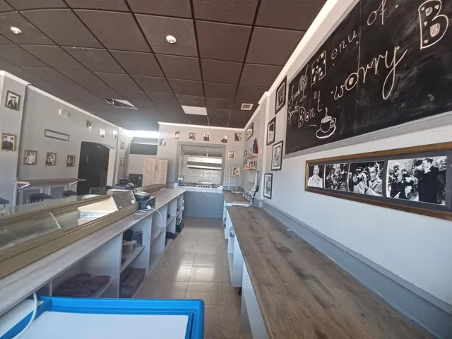 Local Comercial en Venta – Ubicación Inmejorable en Orihuela Costa — 10