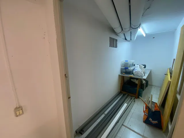 LOCAL COMERCIAL AL COSTAT DE LA PLAÇA CATALUNYA — 8