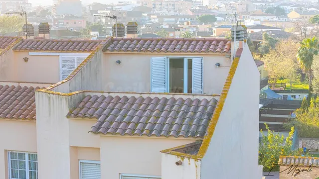 Casa pareada con jardín, terrazas y garaje doble a 5 min de  - foto 2