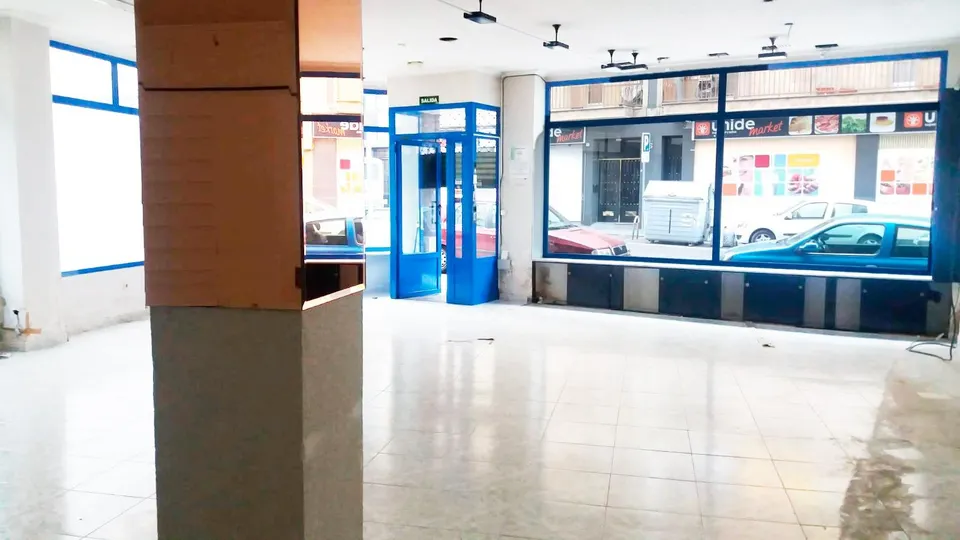Urbis te ofrece un estupendo local en venta en zona Delicias, Salamanca.