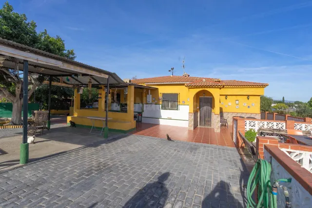 CASA DE CAMPO CON PISCINA, BARBACO Y TRASTEROS - foto 4