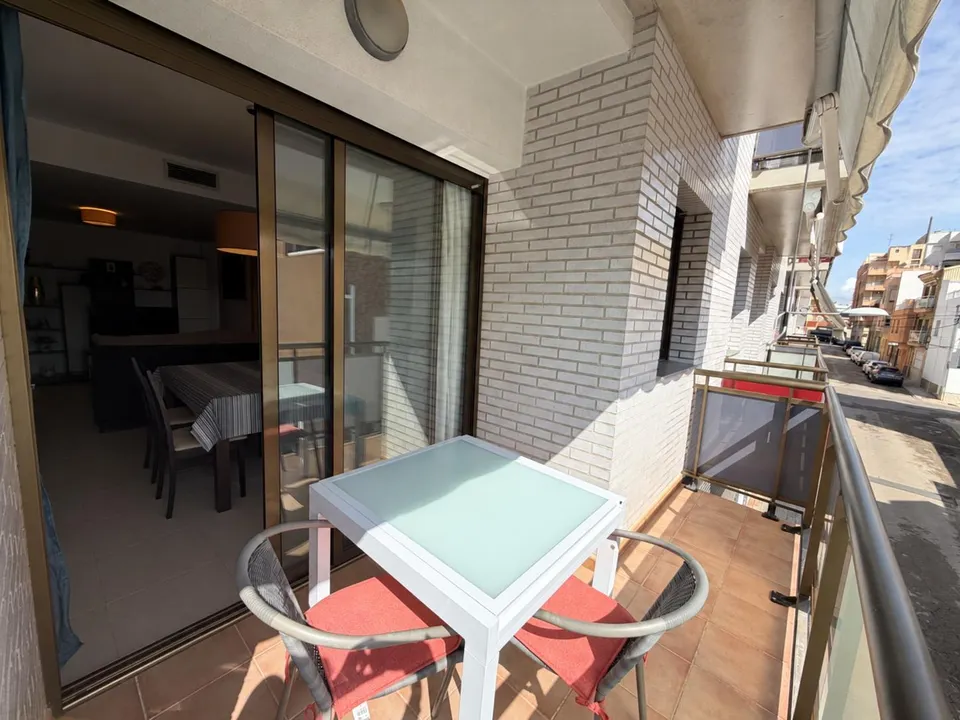 Piso con terraza, parking y piscina a 500 metros de la playa – la ràpita