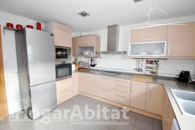 PRECIOSO ADOSADO PAREADO CON PISCINA, 3 TERRAZAS Y BARBACOA  JUNTO AL PUERTO — 13